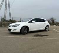 Vând Opel Astra j