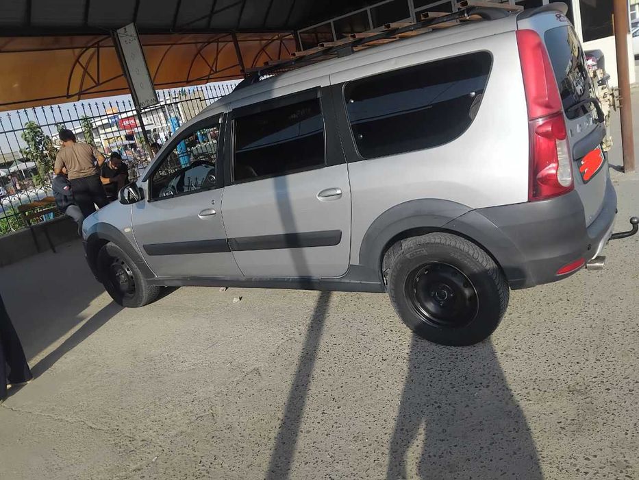 Lada largus kross  sotiladi