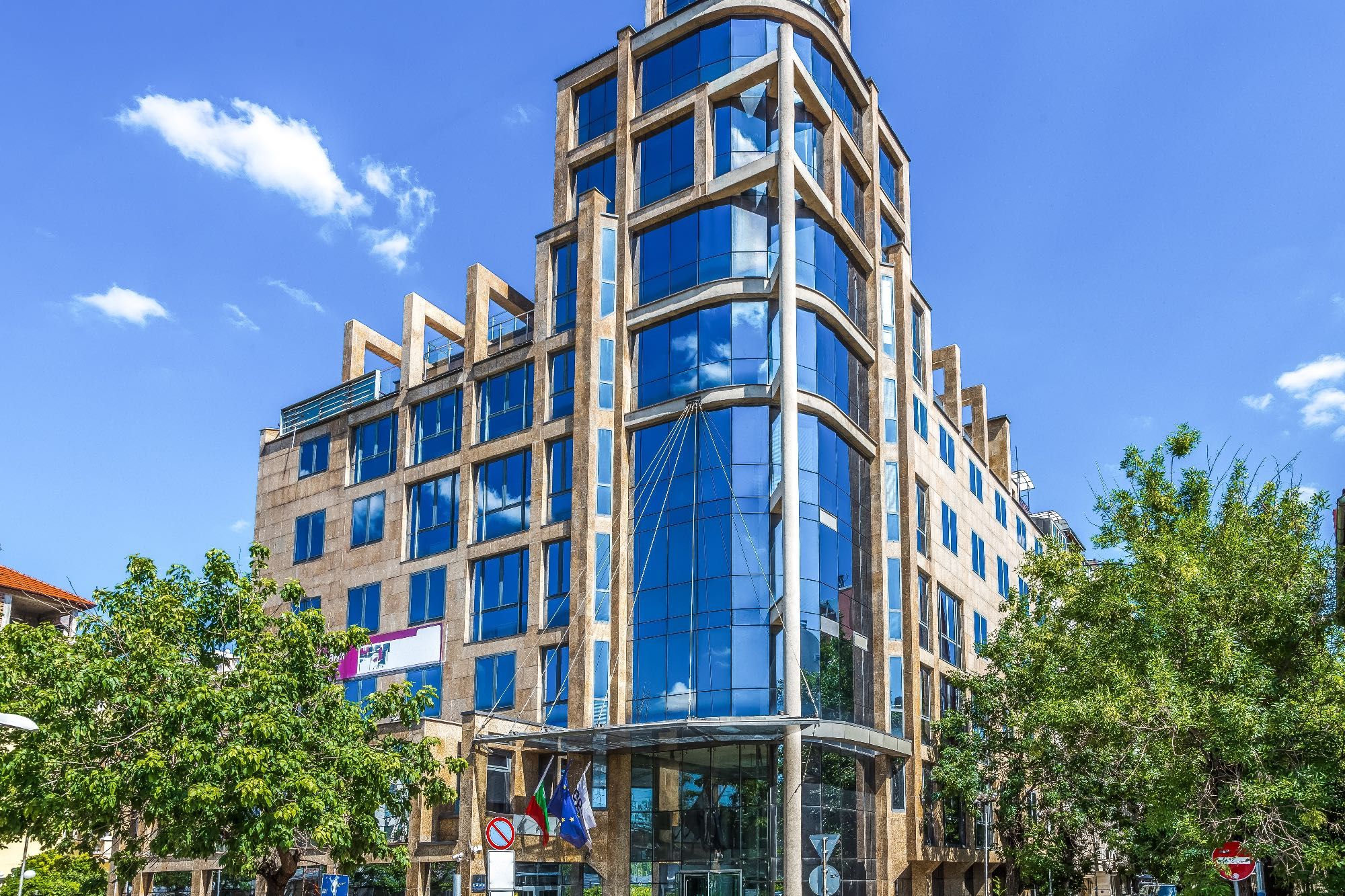 Пространство за съвместна работа в Regus City West
