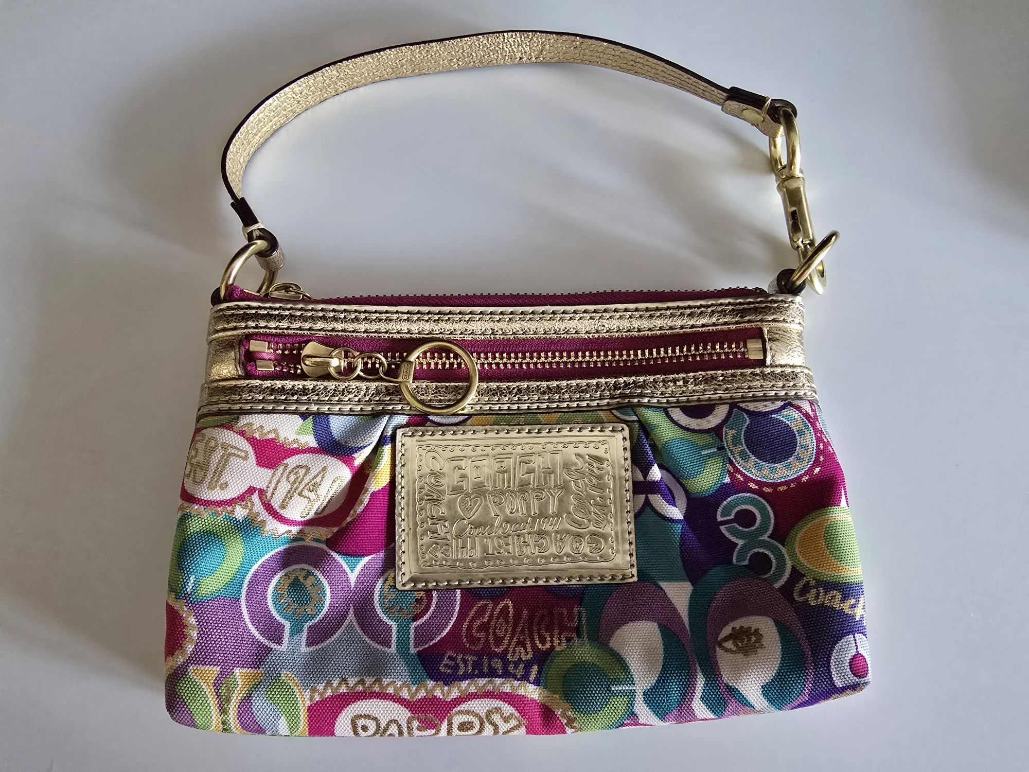 Продавам портмоне Coach