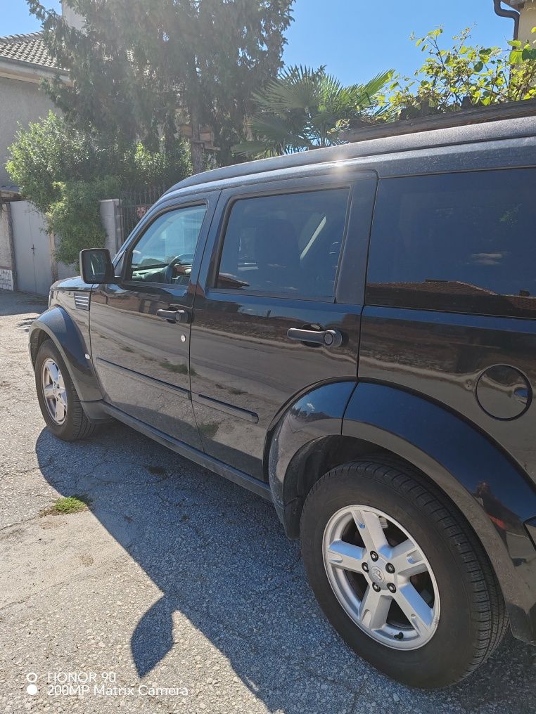 Продавам Dodge Nitro