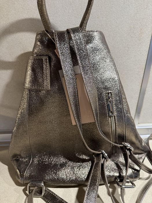 Дамска сребриста чанта/раница Vera от естествена кожа