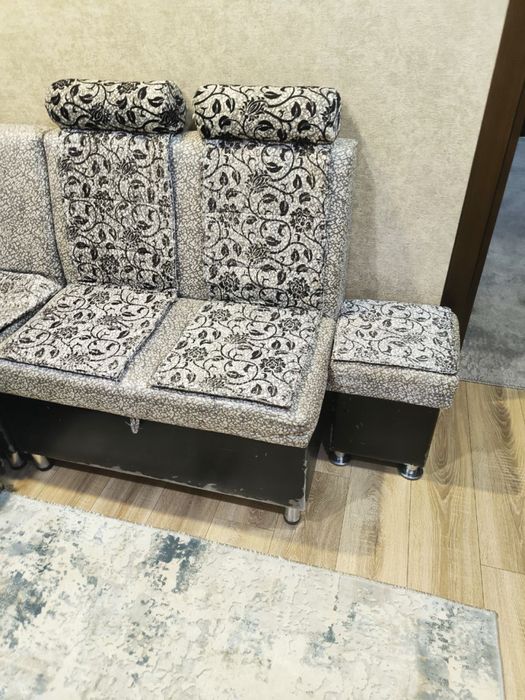 Продается уголок