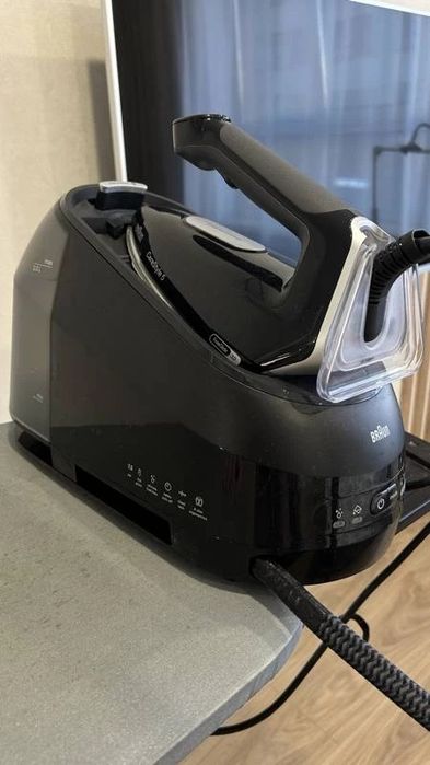 Парогенератор BRAUN CareStyle 5 IS5249BK