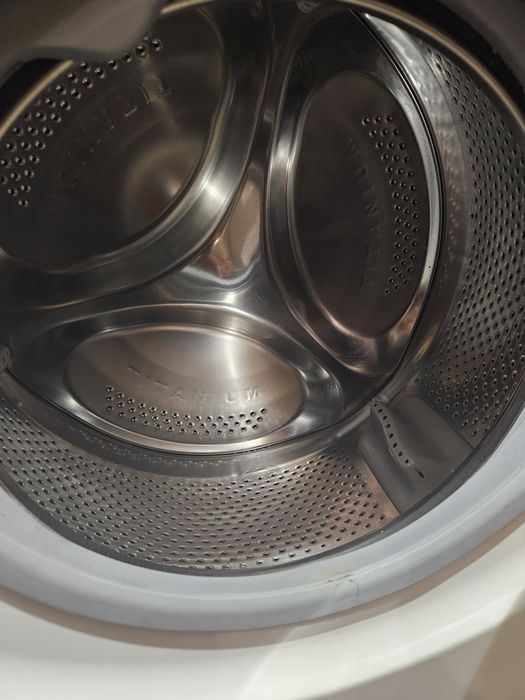 Продавам пералня Hotpoint Ariston за части