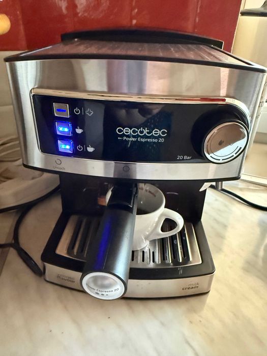 Espressor Cecotec Cumbia 20 bari