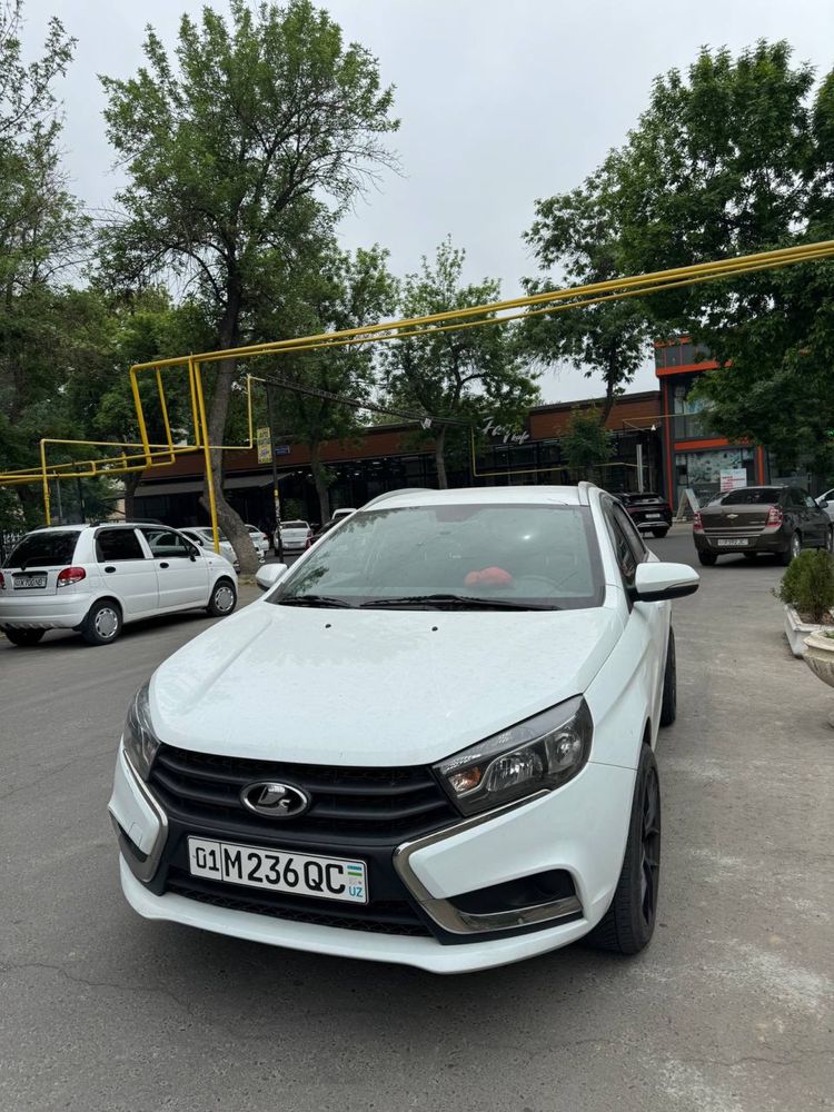 Lada Vesta  sotiladi