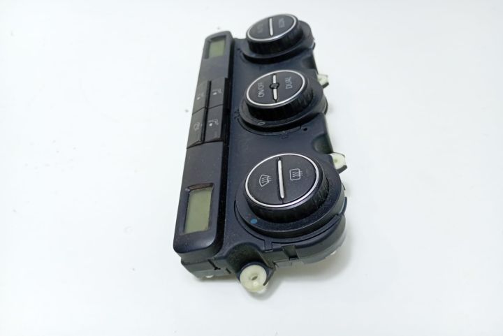 Panou  climatronic 74641470 Volkswagen VW Golf a 5-a generatie