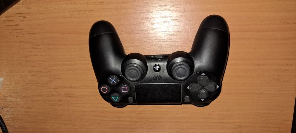 Se vinde PS4 slim,500 gb