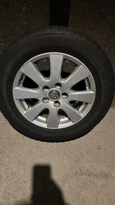 Диски от Камри 40 европеец в отличном состоянии. Стоят зимние резины Г