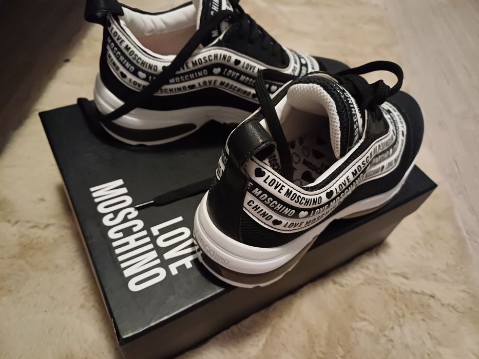 Обувки сникърси LOVE MOSCHINO 36