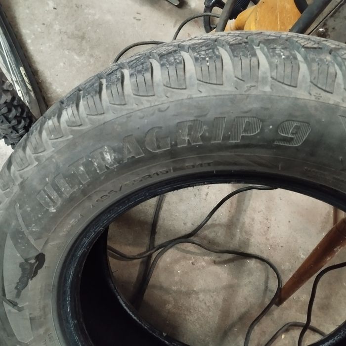 2 броя.. зимни гуми Goodyear Ultragrip 9 195 65 R15