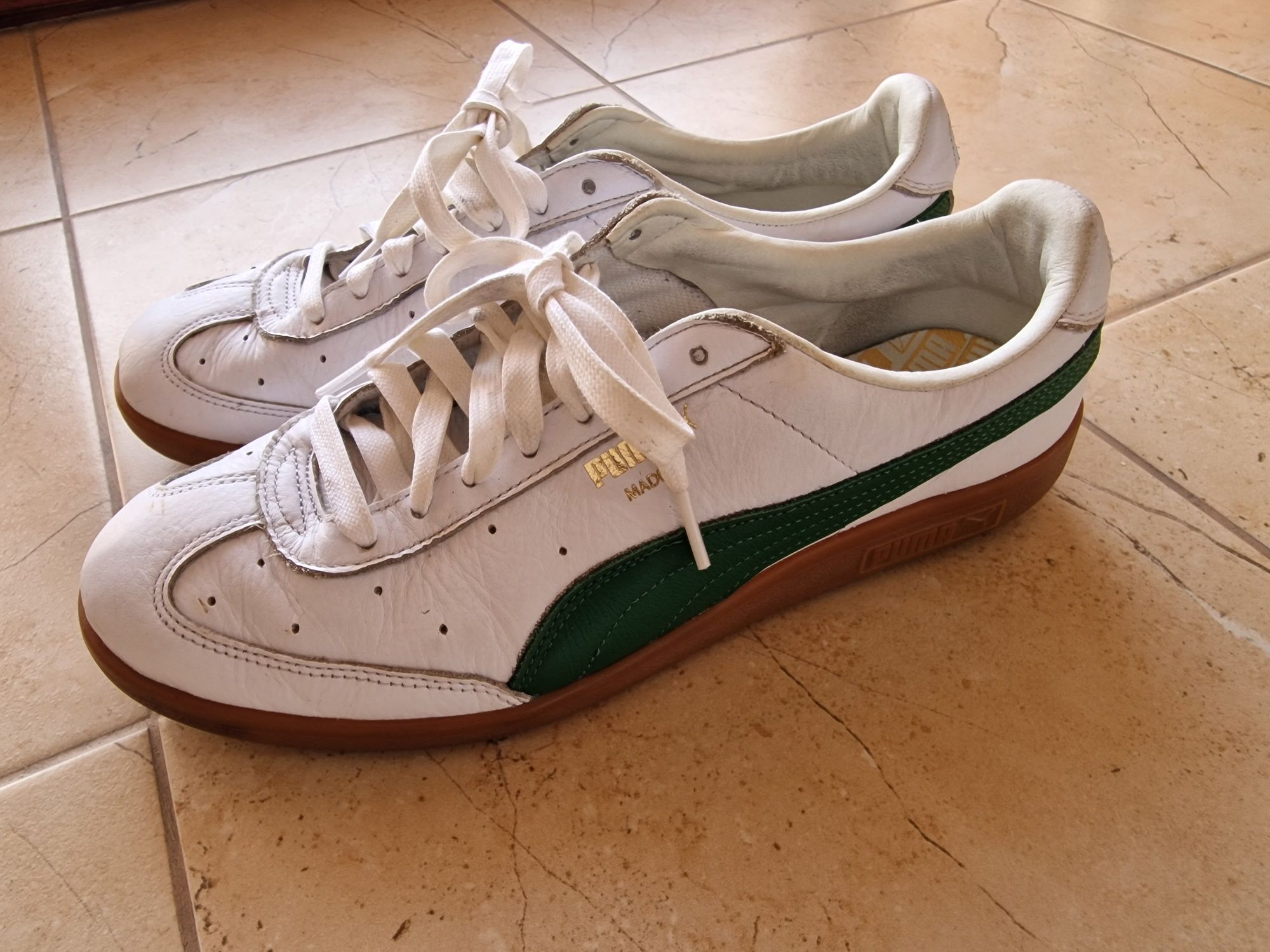 Pantofi Puma albi