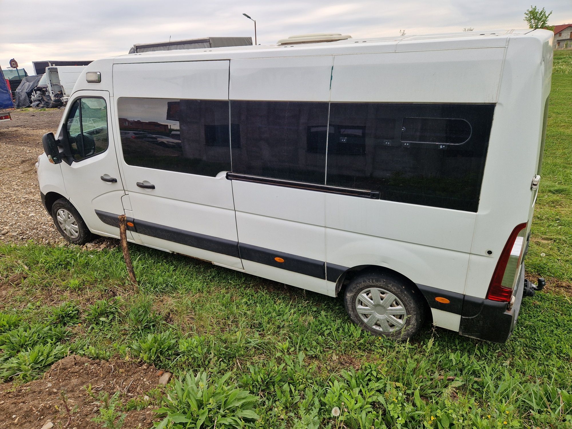 Dezmembrez renault master 2.3  Euro 5 125 cp