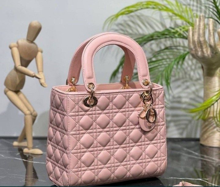 Geanta damă, model Lavy Medium,diverse nuanțe, saculet, etichetă