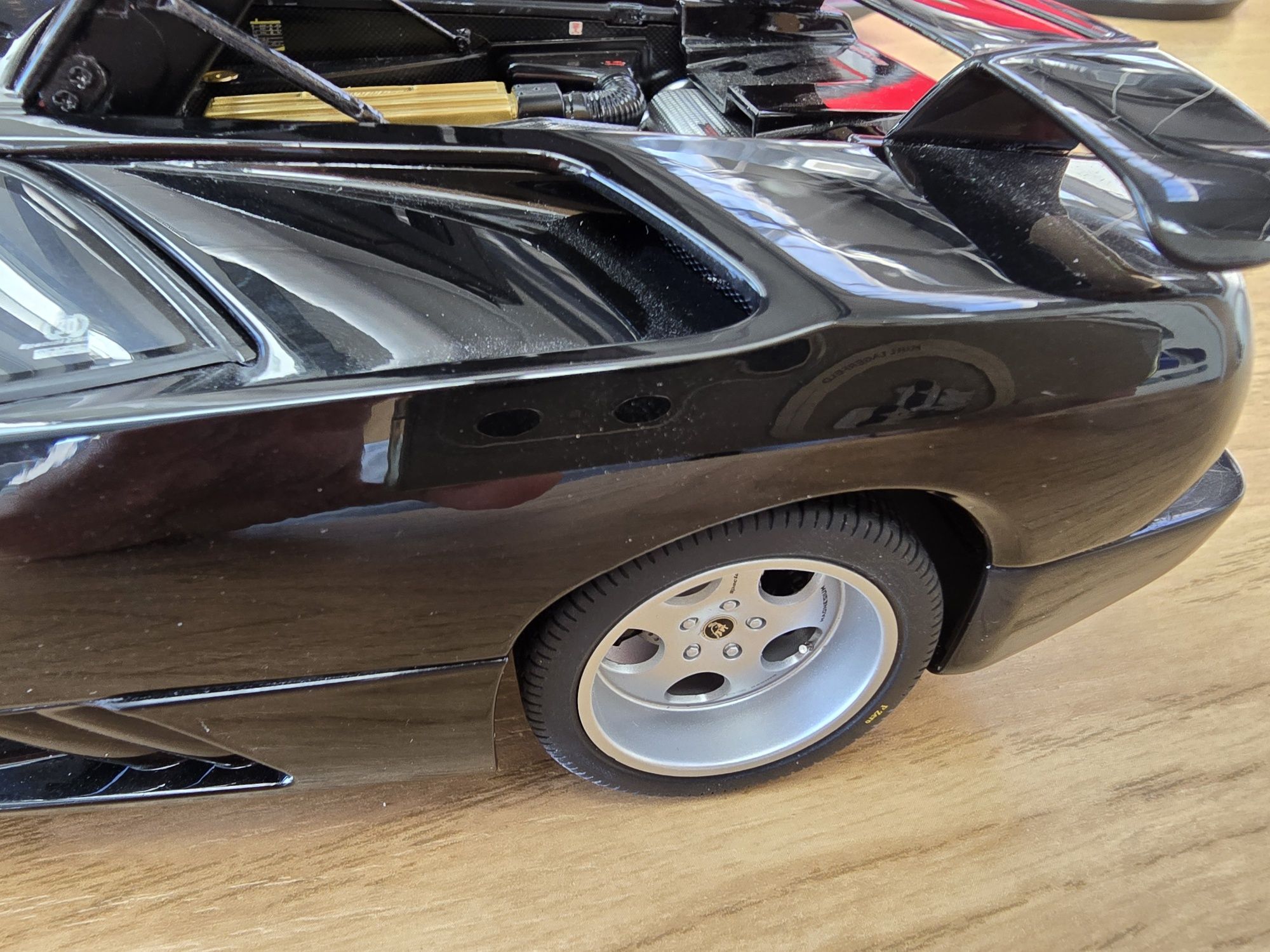 Macheta Lamborghini plus piedestal prezentare rotitor