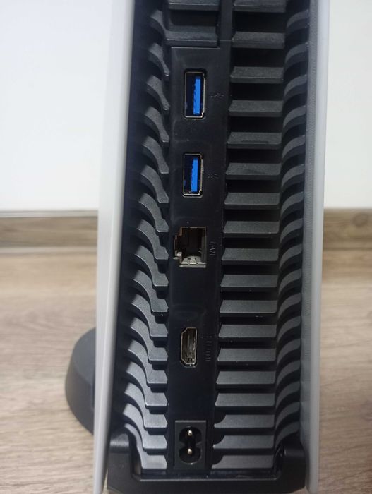 PS5 cu un controler 4 jocuri și toate accesoriile