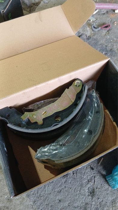 Продам колодки тормозные задние на Ниссан