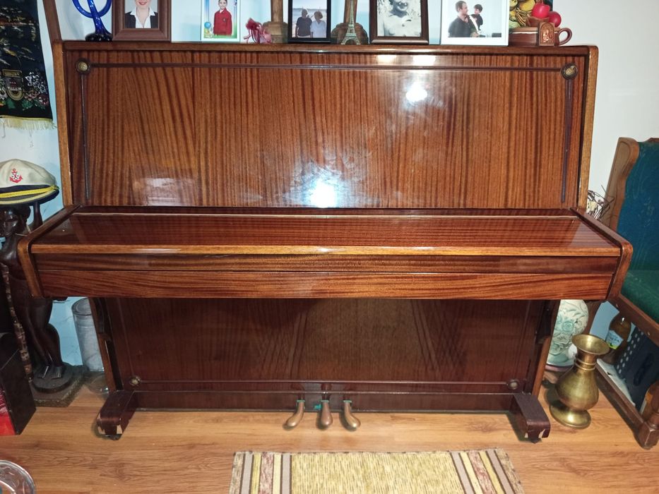 Руско пиано Лирика