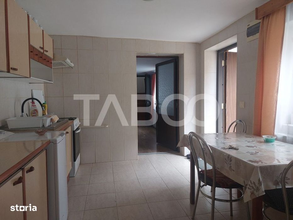 Apartament la casa 97 mpu 5 camere 2 bucatarii 3 bai gradina Cisnadie