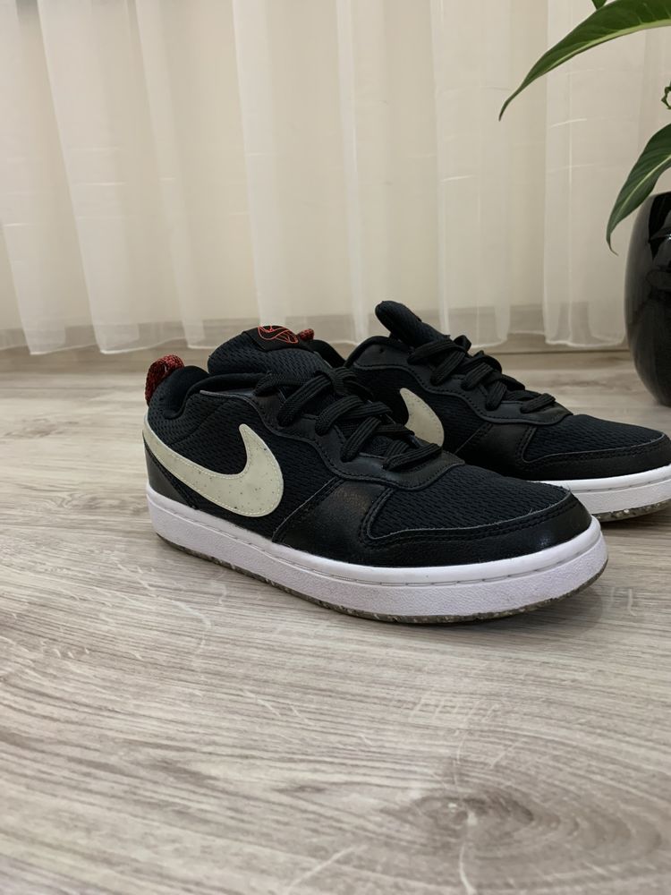 Оригинални обувки ,,Nike”