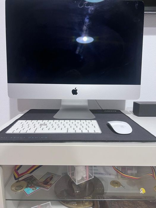 Vând iMac 2017 cu diagonala de 21,5 inch