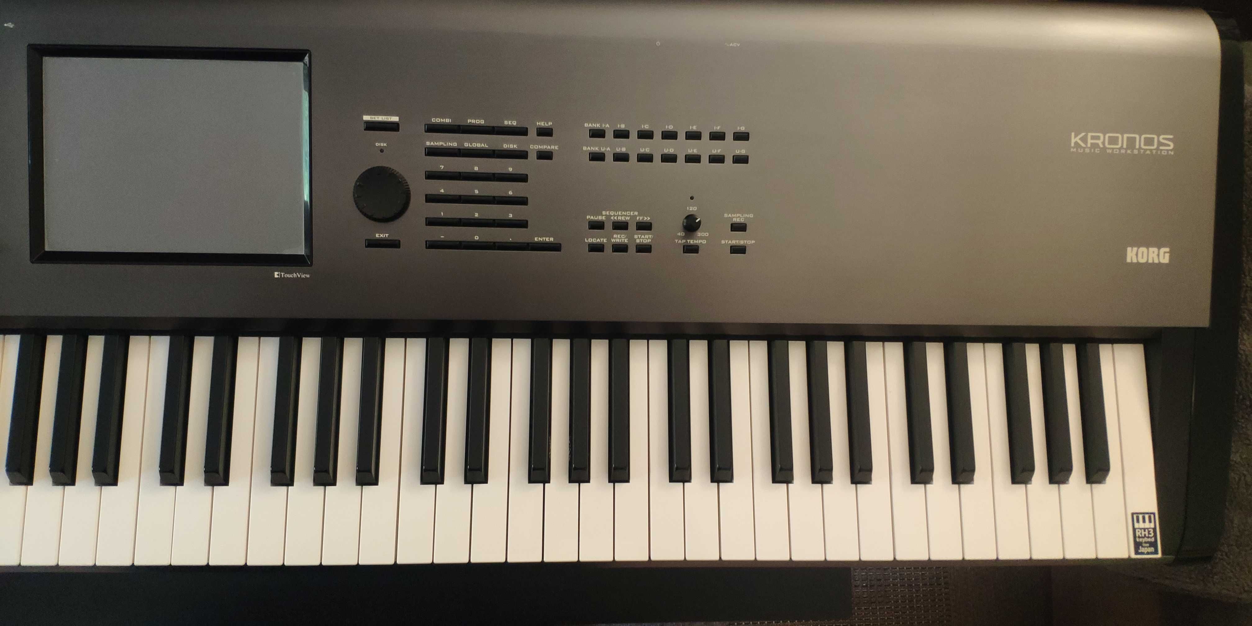KORG KRONOS 88 stare impecabila + Soft case -pret redus de la 1750E