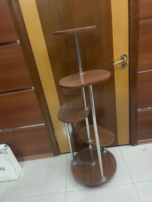Продам этажерку для комнатных цветов