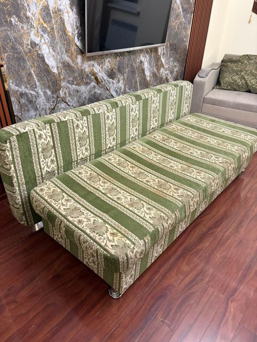 Ескі диван. 10 000. Өздеріңіз алып кетесіздер.