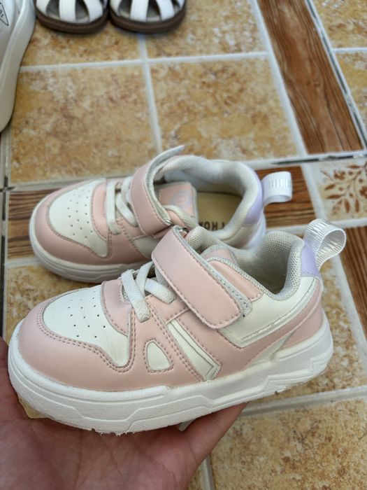 Детская обувь : кроссовки и босоножки