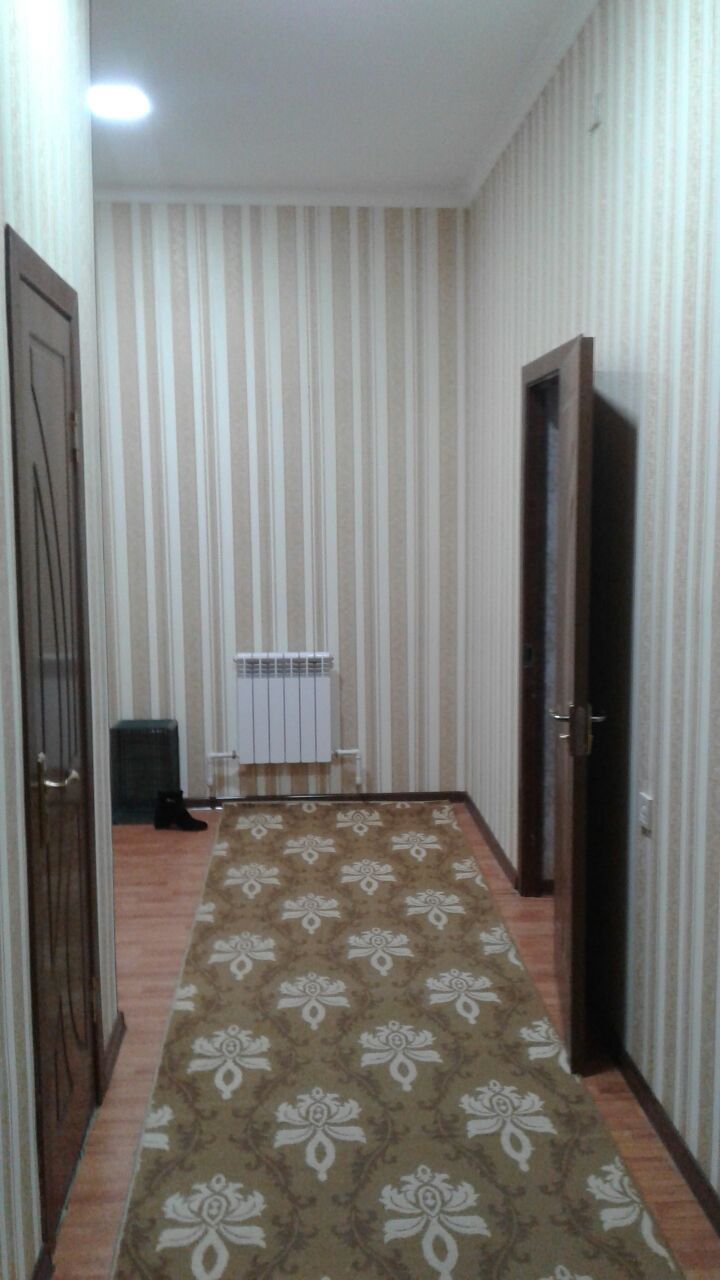 Карши Темирйул вакзал ёнидан янги курилган домдан 1 каватидан 2хонали