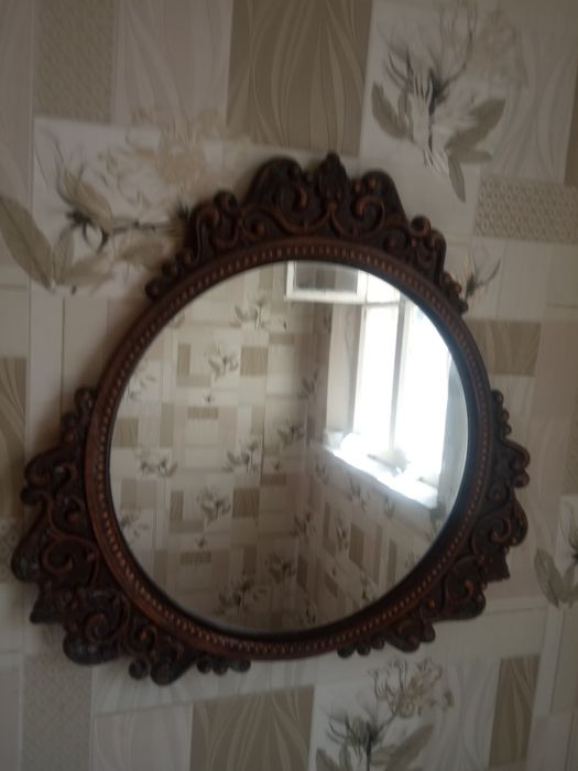 Продам старинное зеркало  рама из металла двух цветов
