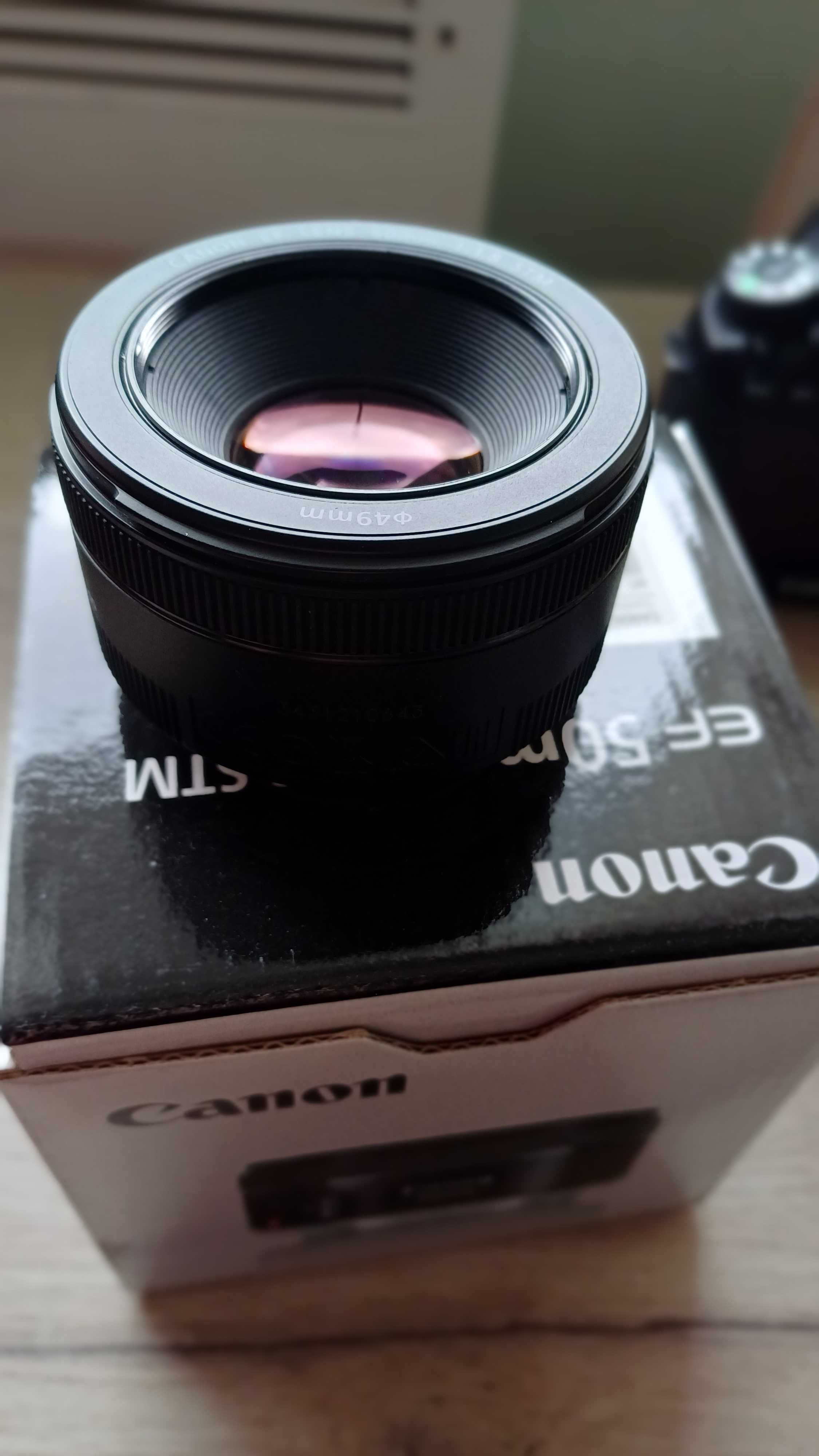 Фотоапарат Canon EOS 6D + обектив,карта,чанта,зарядно.