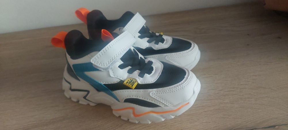 Чисто нови детски маратонки