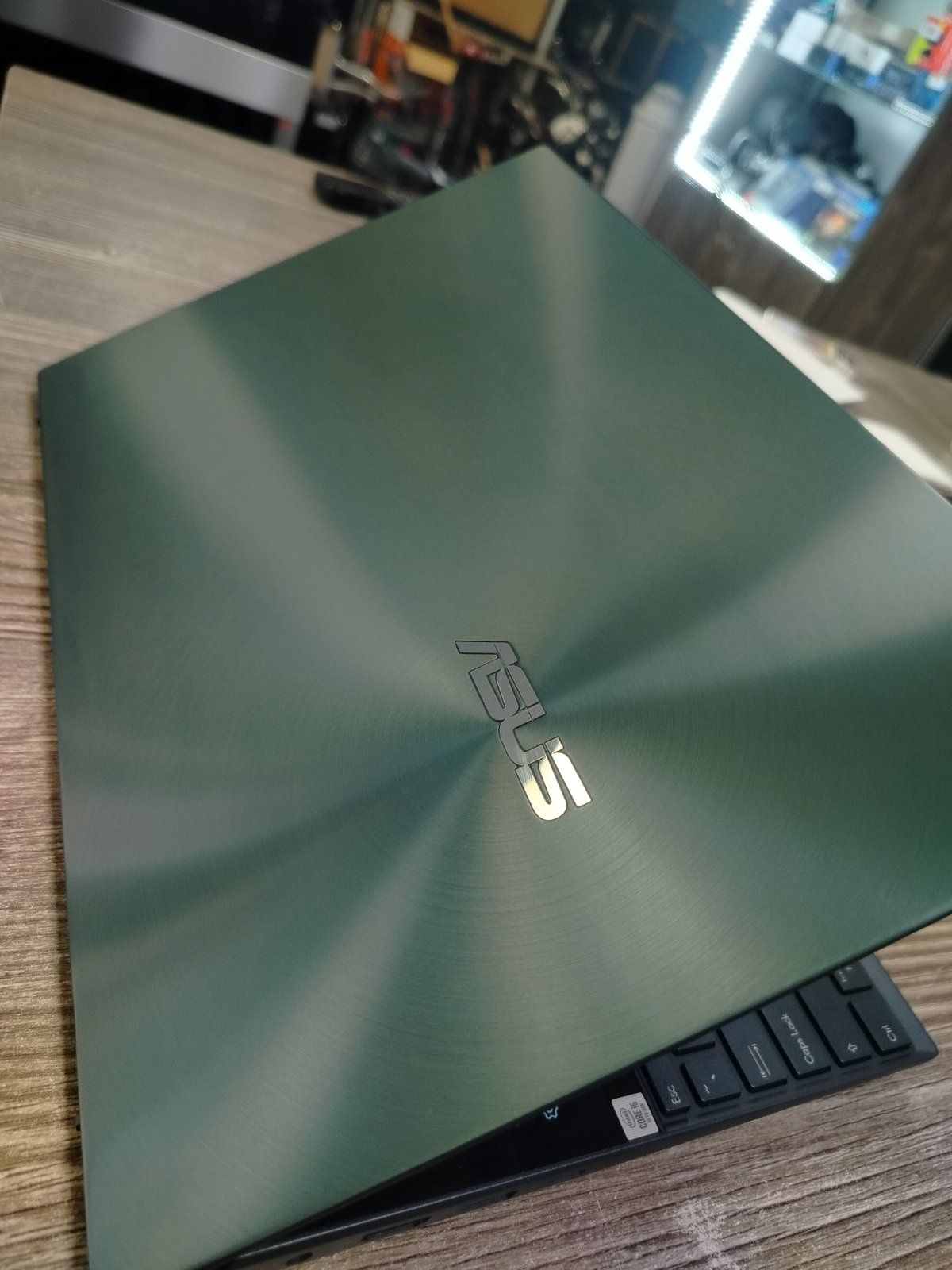 Лаптоп Asus Zenbook Duo TouchScreen / Intel core i5 / 16RAM