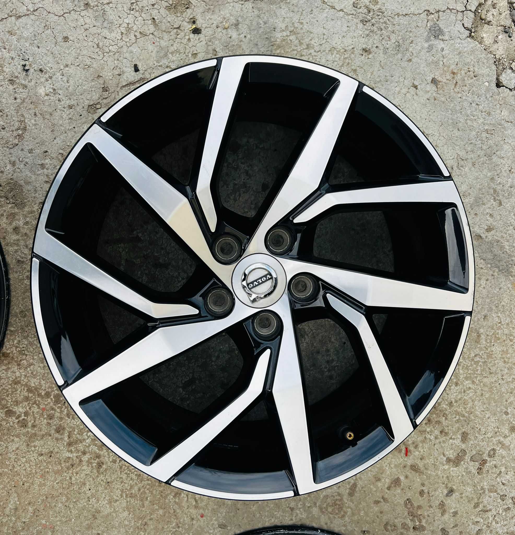 Jante Volvo R18 5-Y Spoke Black Diamond Cut S60 V60 Xc60 Xc40 Xc90