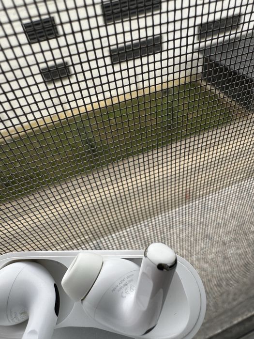 Apple Airpods Pro 2 (USB-C). Ca noi