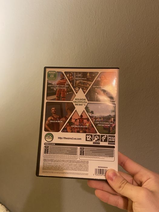 Vând joc SIMS 3 varianta PC