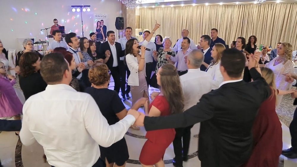 Formatie Muzică Nunta Botez București! Solistă și clape + Servicii Dj!