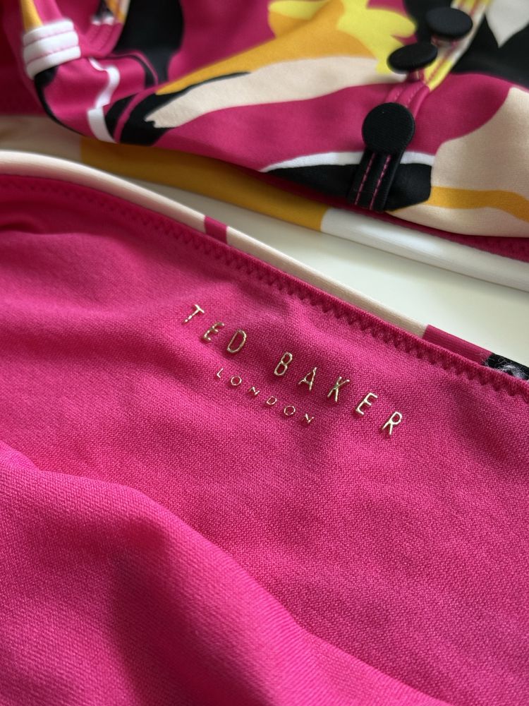 Нови бански С размер, Ted Baker