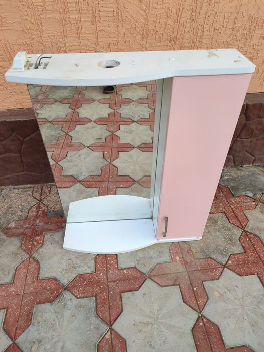 Шкаф настенный с зеркалом