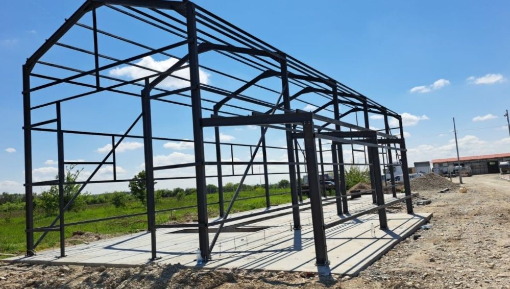 Vând structura metalica 12x25x4 

Structura metalica conține următoare