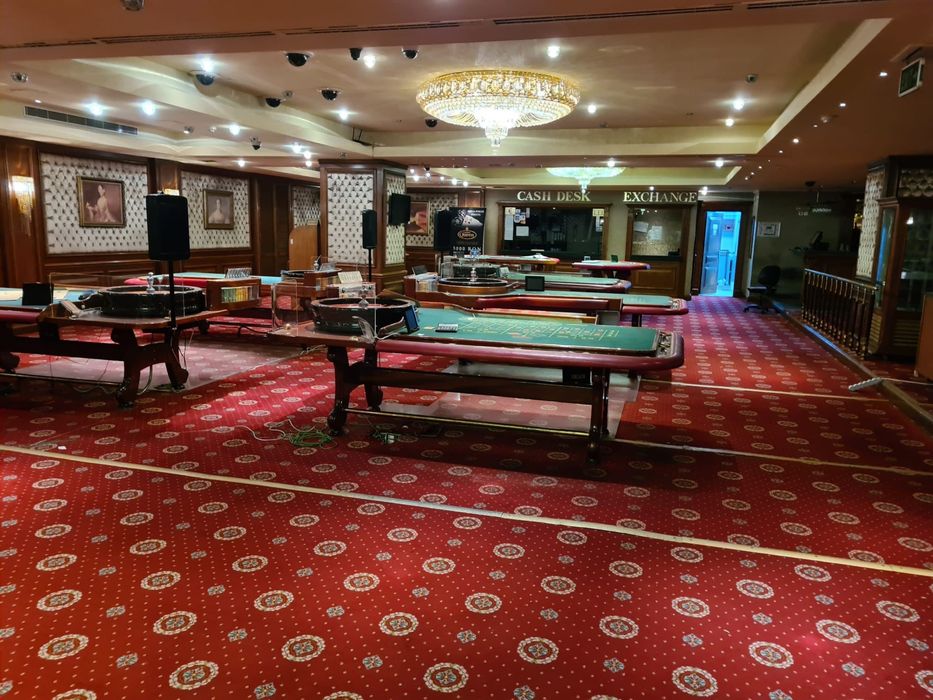 Lichidare stoc Casino mese poker blackjack roti ruleta jetoane tot