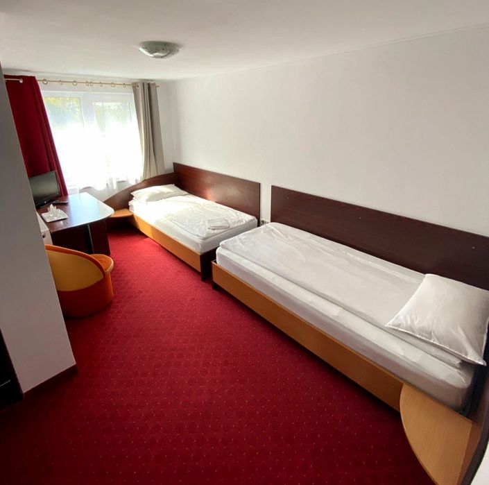 Închiriez de revelion pensiune cu 10 camere