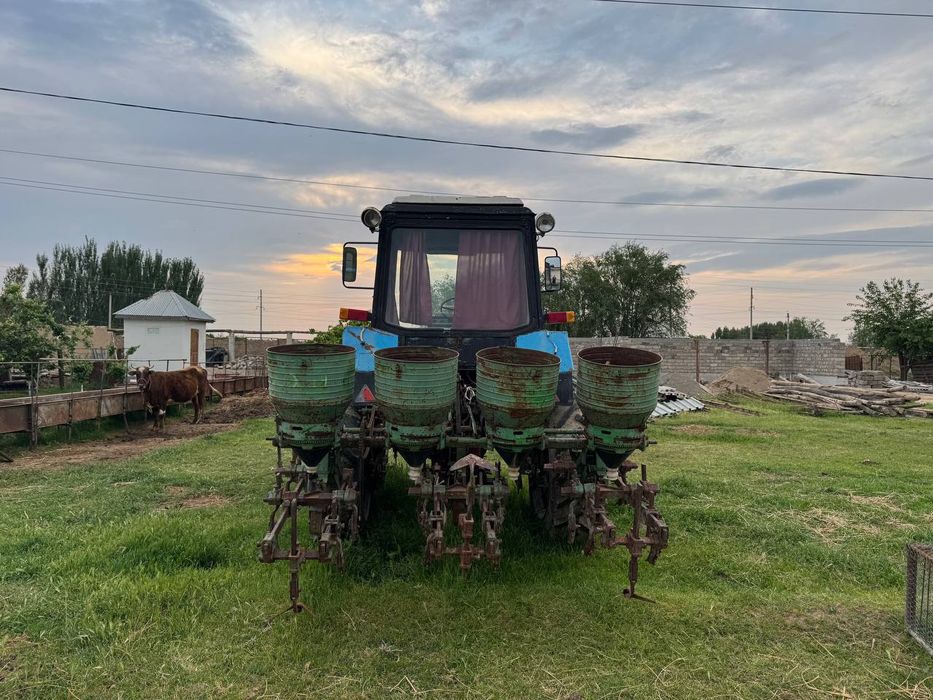 Traktor sotiladi 1998 yil kultivatsyasi bilan kapoti ham bor ishga