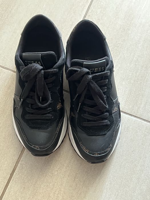 Adidasi guess impecabili