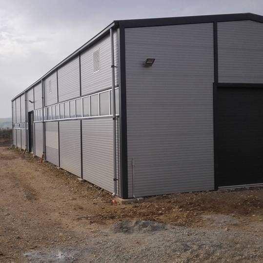 Hale metalice , structuri industriale sau agricole