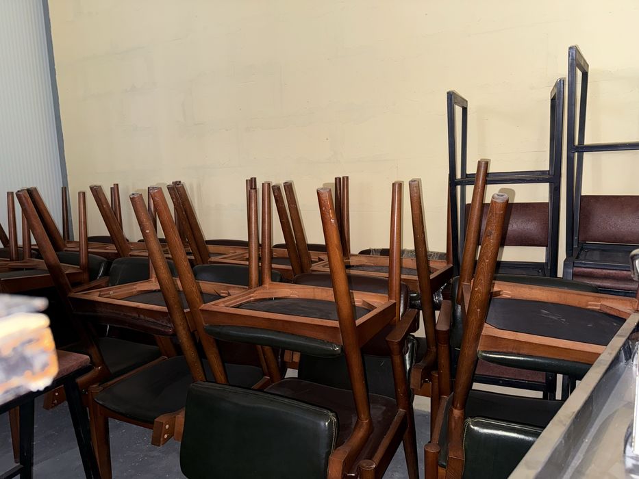 Распродажа оборудования и мебели из закрытого ресторана