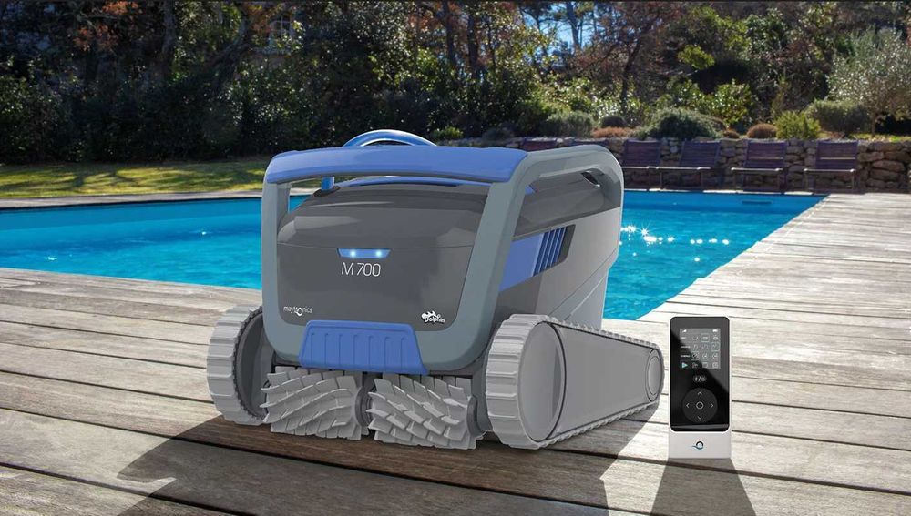 Robot aspirator  curatare piscina Maytronics Dolphin Supreme M700