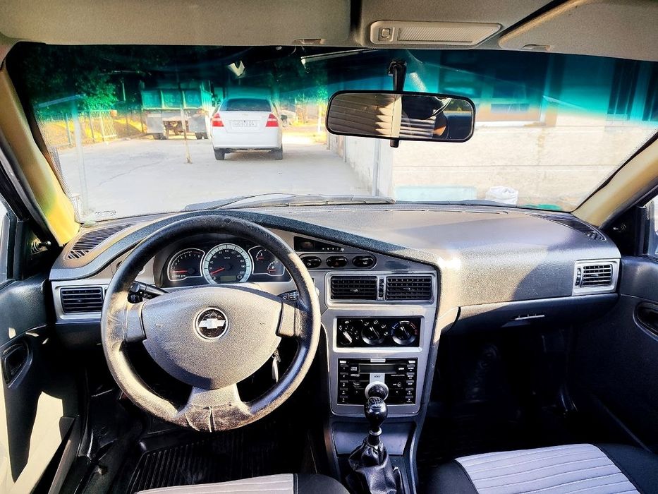 Продам  срочно Нексию 2